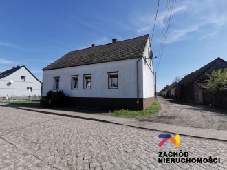 Dom z zabudowaniami - PoŁęcko